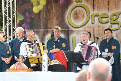 Borlovagokkal és a szving hercegével mulatott Öreghegy